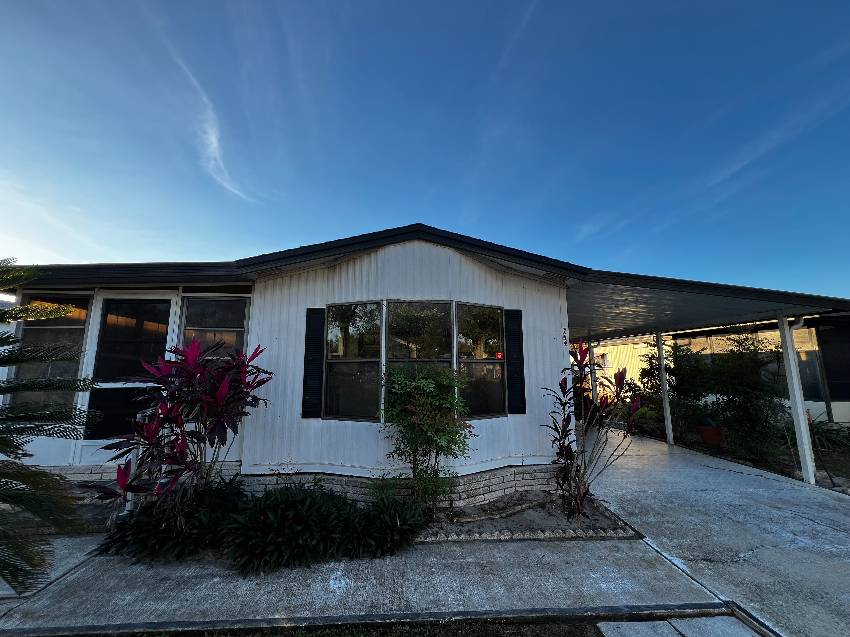 Winter Haven, FL Mobile Home for Sale located at 673 Century Lane Hidden Golf Club